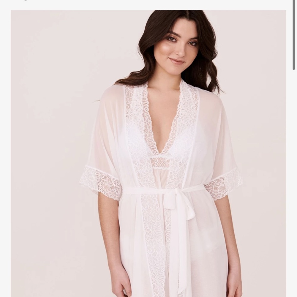 White lace kimono & babydoll lingerie
